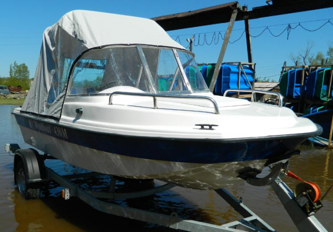 Wyatboat-430M (тримаран)